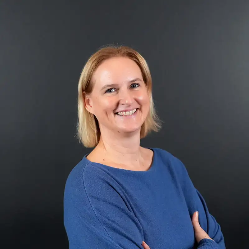 Martina Wardakas, Prokuristin bei BitGrip GmbH, im seitlichen Portrait